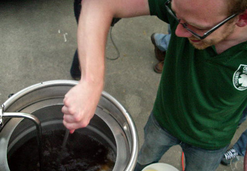 brewing-stirring brewing-stirring